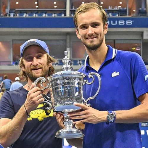 HLV của Medvedev tiết lộ chiến thuật hạ Djokovic