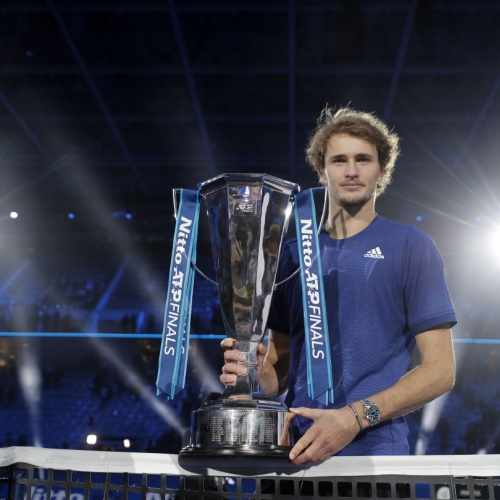 Zverev hạ Medvedev ở chung kết ATP Finals