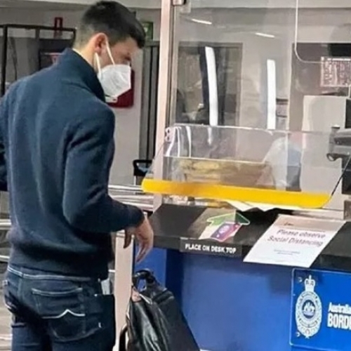 Djokovic được Australia yêu cầu nói sự thật