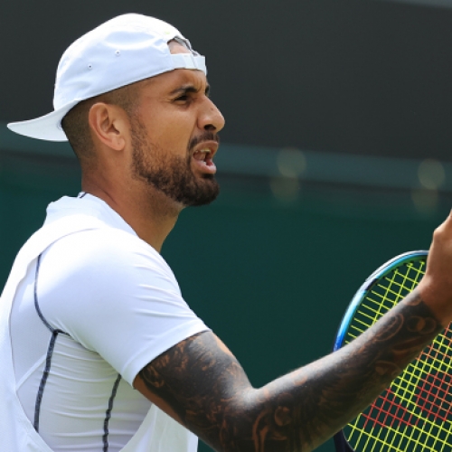 Kyrgios đổ lỗi cho khán giả khi thua Djokovic